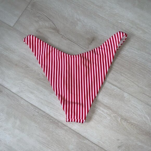 NWT Cupshe Bikini Bottom Size Small Red White Striped Reversible High-Waisted - Picture 3 of 6